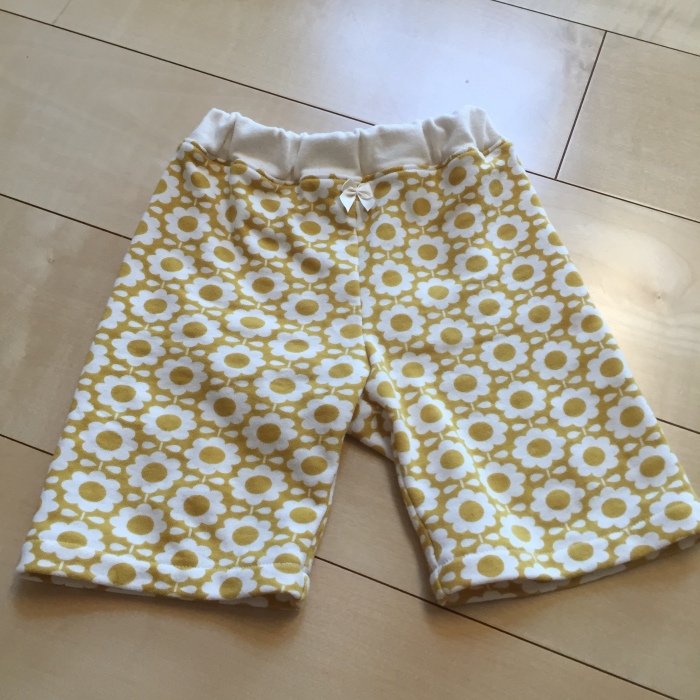 長女とおそろい☆お花のニットパンツ