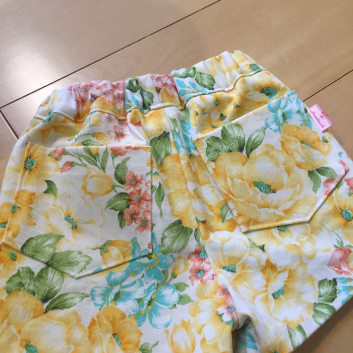 ホットパンツ　バックスタイル