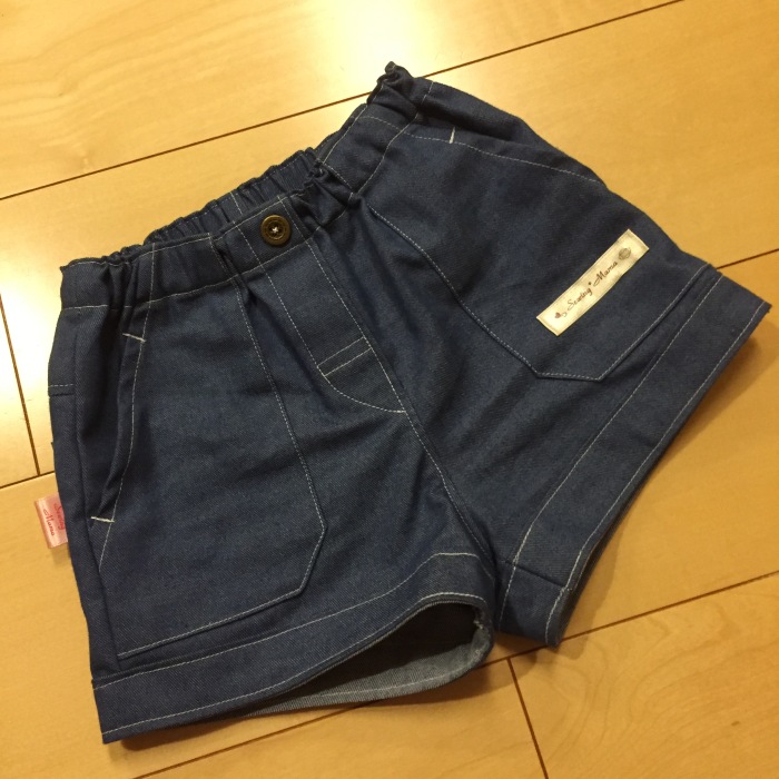 デニムのショートパンツ