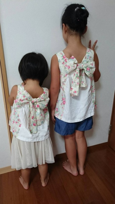 姉妹のグレーヌブラウス