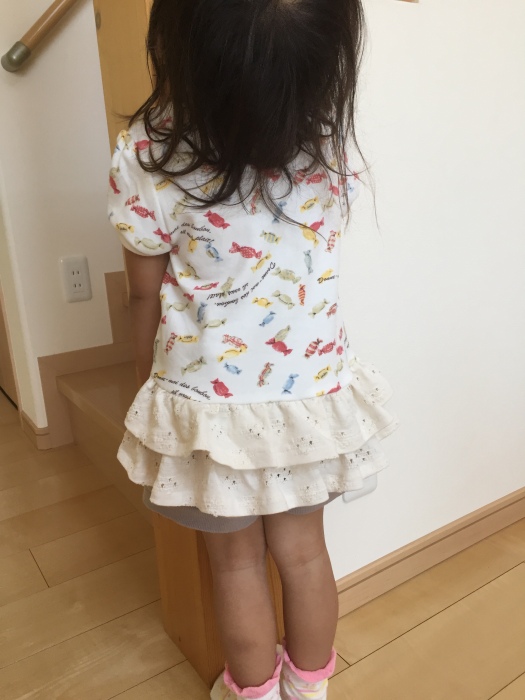 milimili　裾２段フリルＴ　１００　後ろ姿　着画