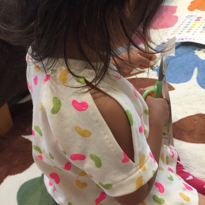 肩開きリボンカットソー